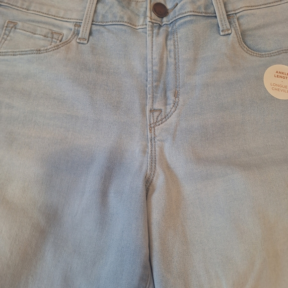 Old Navy Light Blue Distressed Skinny Jeans - Picture 4 of 12